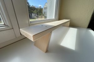 Schwibbogenbank im Fenster